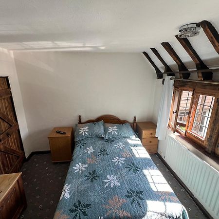 Tudor House - Double Room - Shared Bathroom Goff's Oak Dış mekan fotoğraf