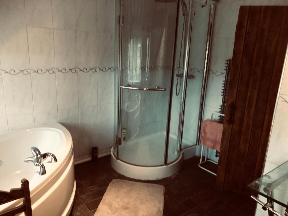 Tudor House - Double Room - Shared Bathroom Goff's Oak Dış mekan fotoğraf