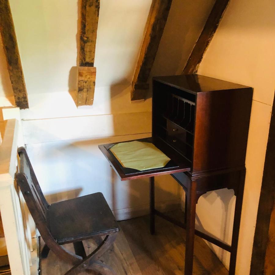 Tudor House - Double Room - Shared Bathroom Goff's Oak Dış mekan fotoğraf