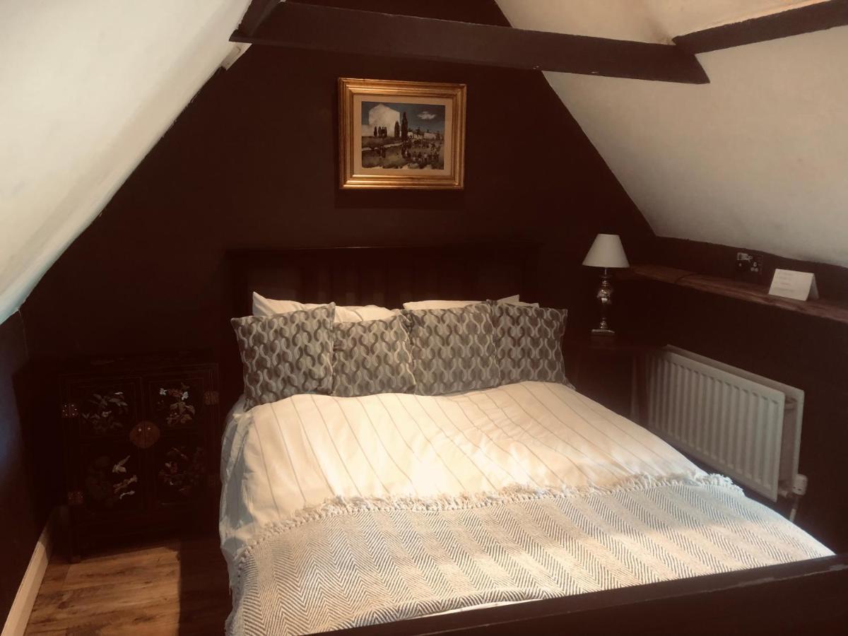 Tudor House - Double Room - Shared Bathroom Goff's Oak Dış mekan fotoğraf