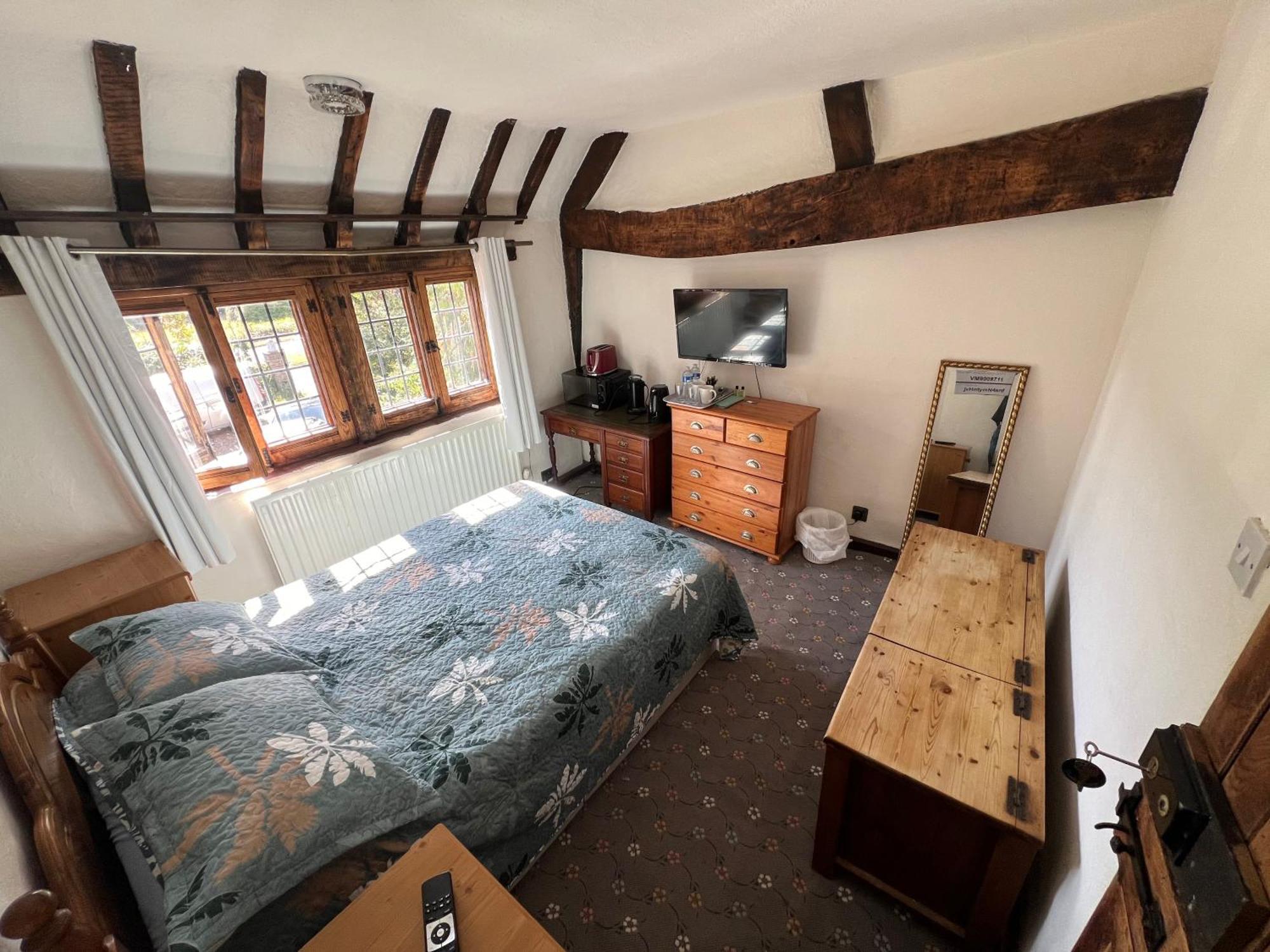 Tudor House - Double Room - Shared Bathroom Goff's Oak Dış mekan fotoğraf