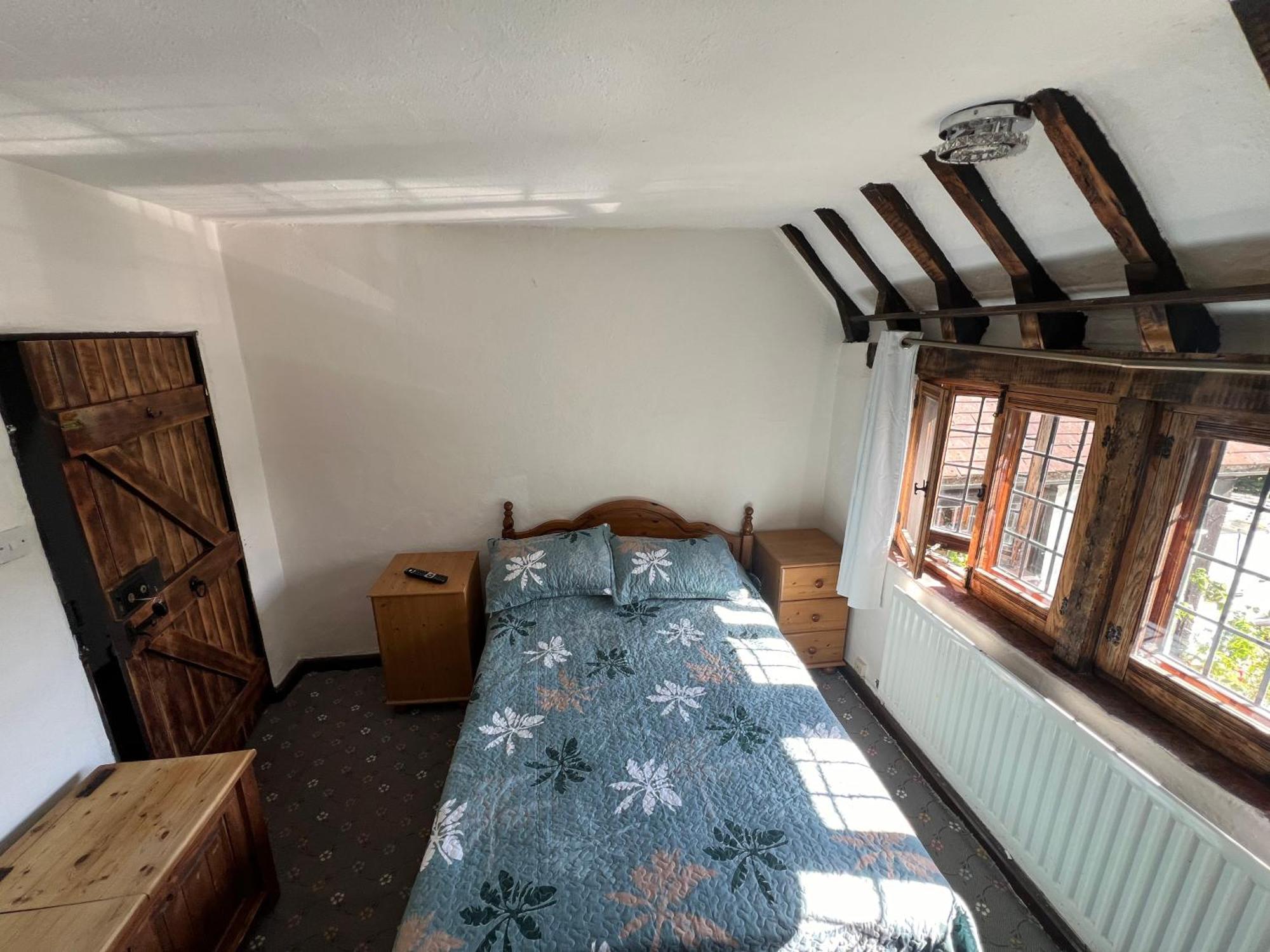Tudor House - Double Room - Shared Bathroom Goff's Oak Dış mekan fotoğraf